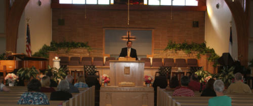 Pastor Hester preaching